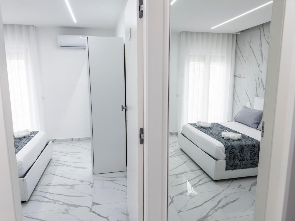 White Elegance Luxury B&B กาแซร์ตา ภายนอก รูปภาพ
