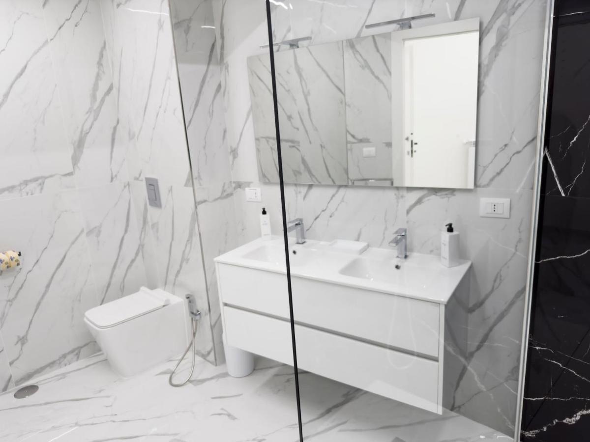White Elegance Luxury B&B กาแซร์ตา ภายนอก รูปภาพ