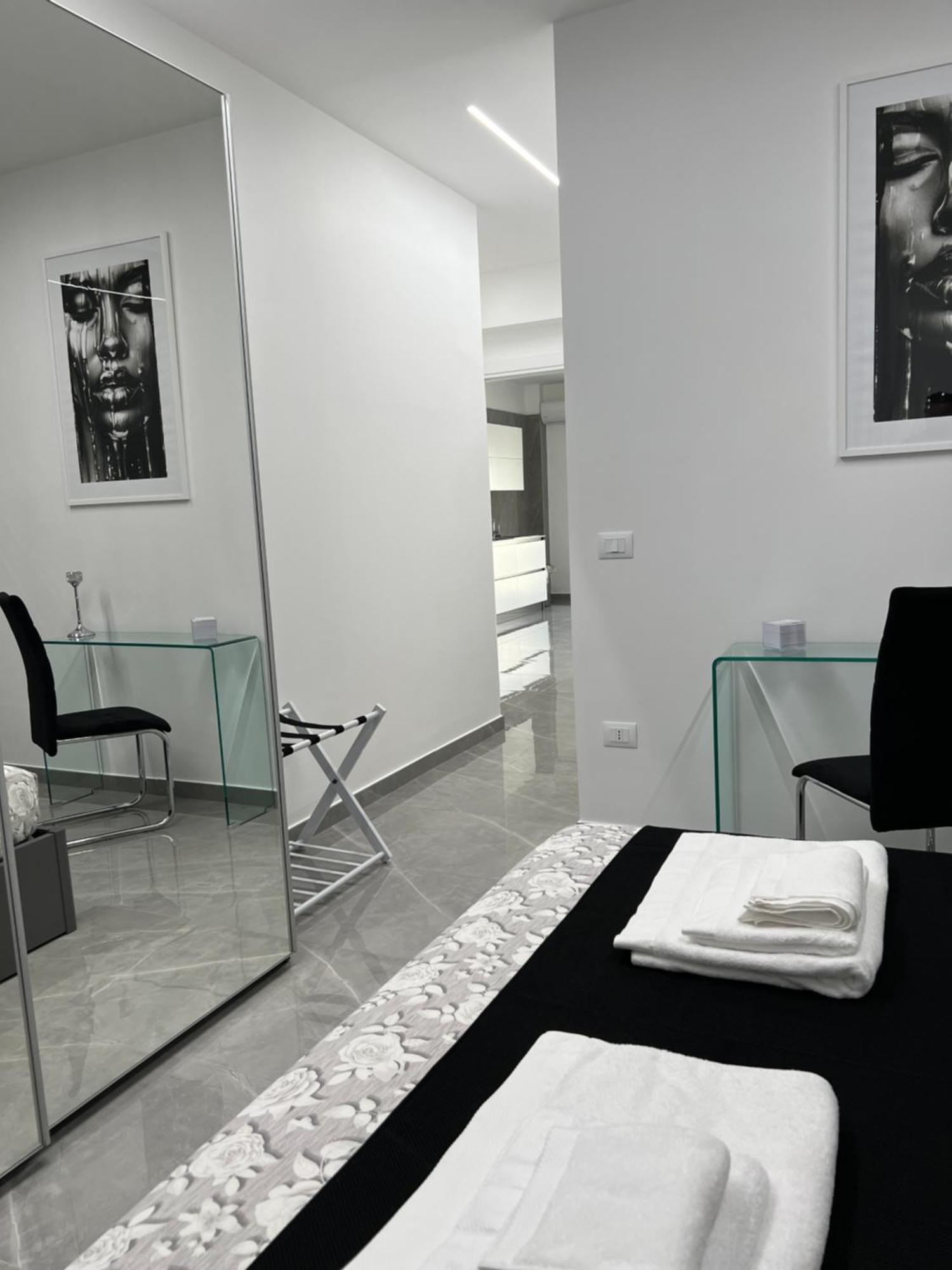 White Elegance Luxury B&B กาแซร์ตา ภายนอก รูปภาพ